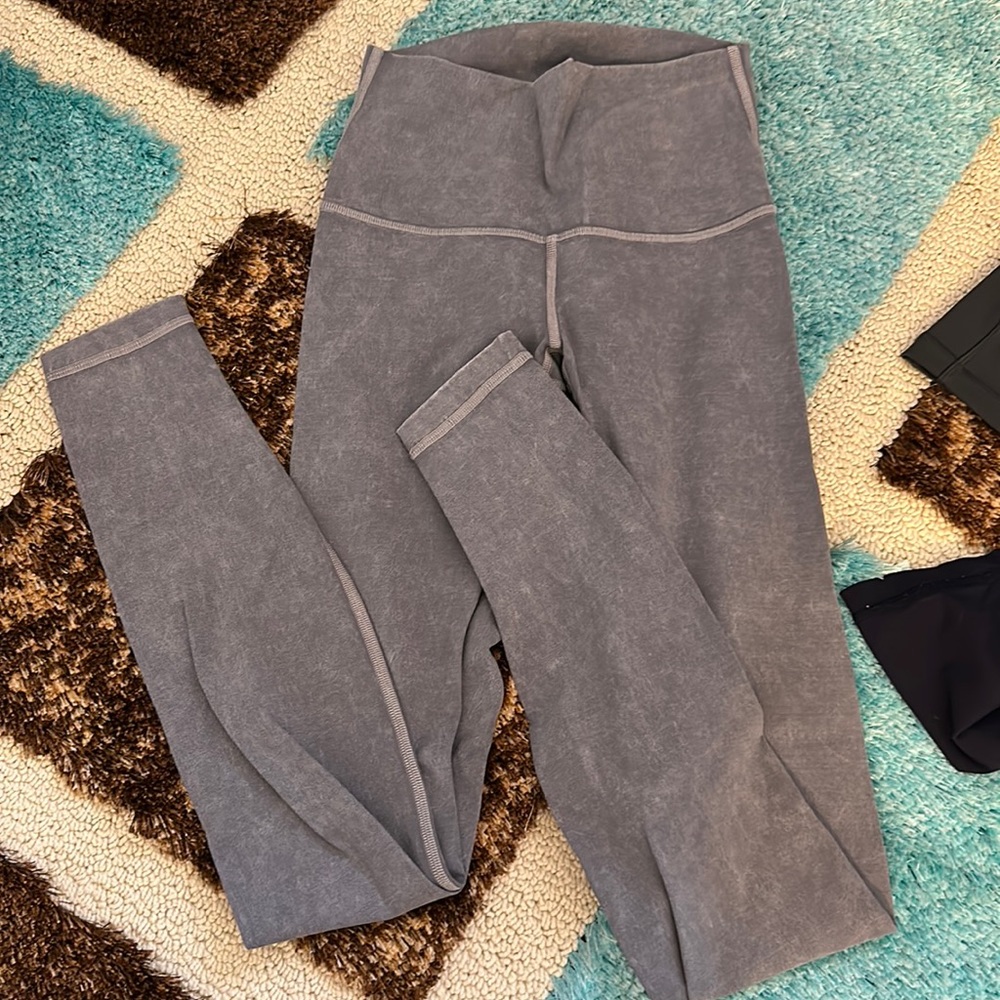 Light washed lulu leggings - size 2